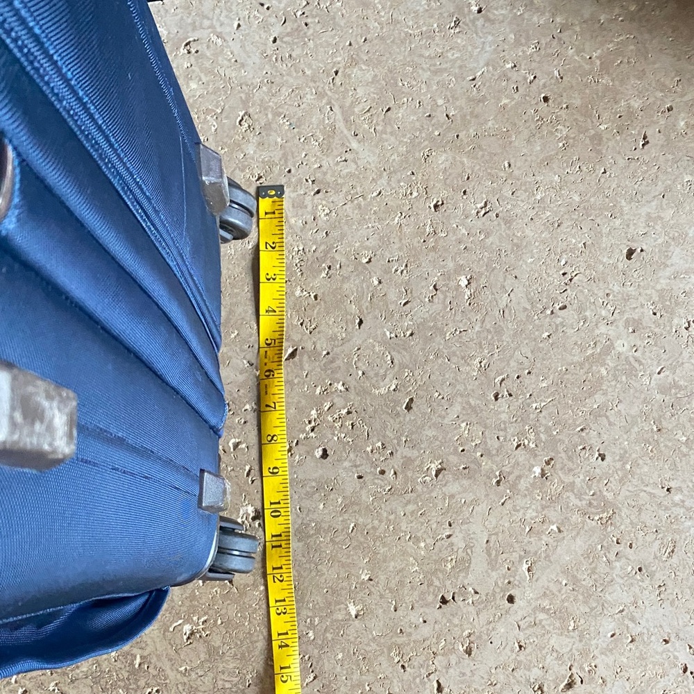 TUMI Short Trip Expandable Navy Spinner Luggage with Telescopic handle - Picture 8 of 15